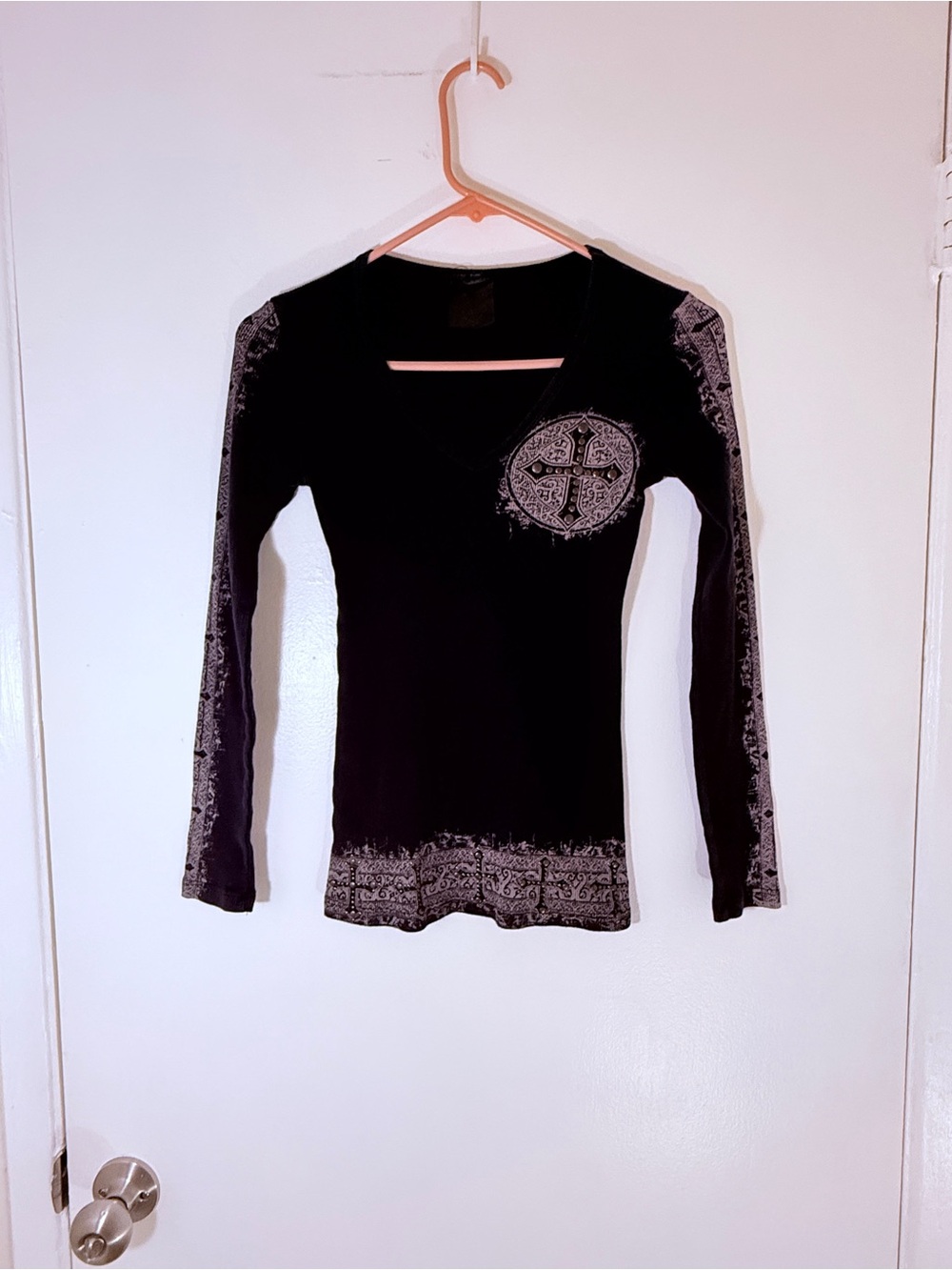 YK2 Black Long-Sleeve V-Neck Top with Silver Graphic Trim